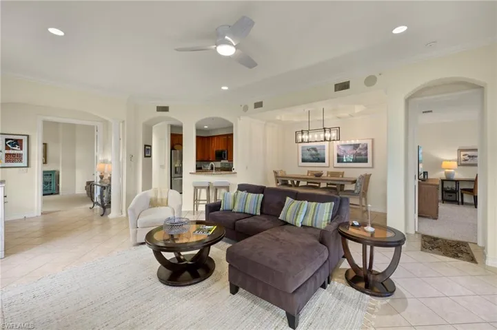 2621  ESTRELLA  CT, Naples, FL 34109