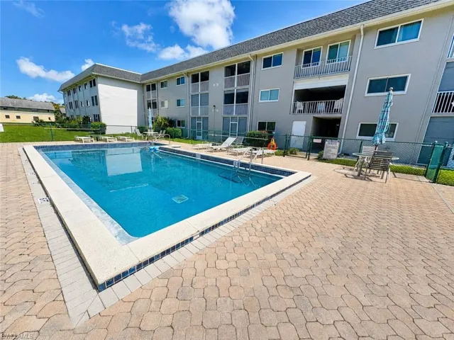 5515 Rattlesnake Hamm Rd 302, Naples, Florida 34113