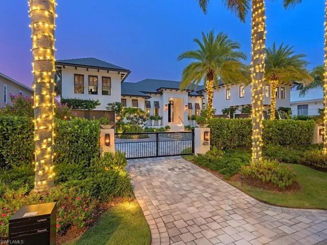 425 15th Ave S, Naples, Florida 34102