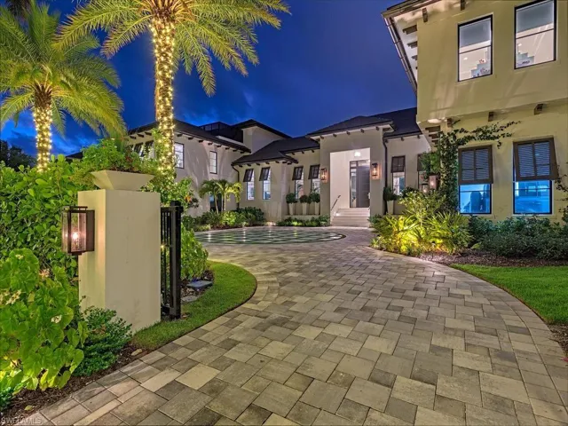 425 15th Ave S, Naples, Florida 34102
