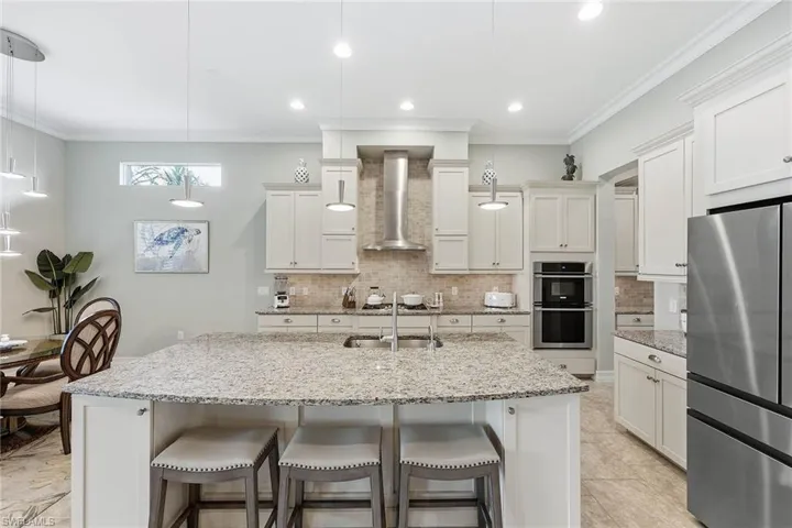 9446 Lagomar Ct, Naples, Florida 34114