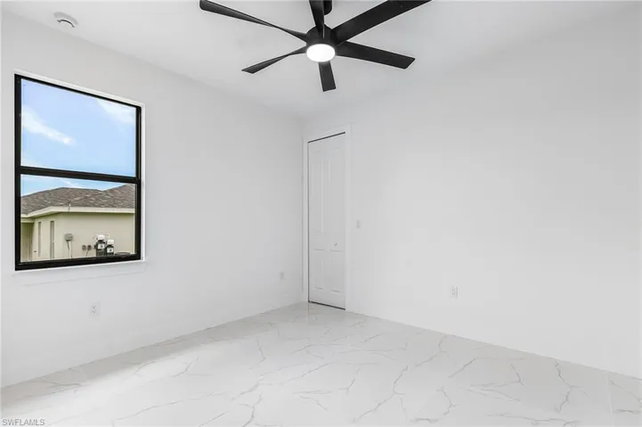 2813  24th W ST, Lehigh Acres, FL 33971
