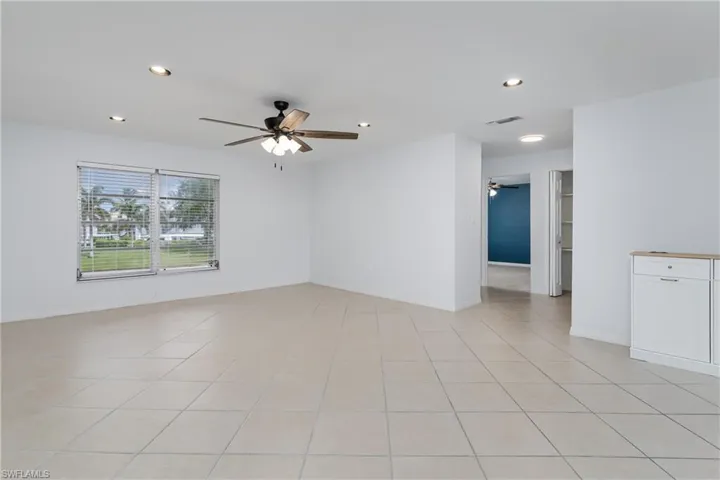 180  Cypress E WAY, Naples, FL 34110