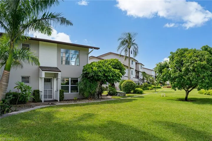 180  Cypress E WAY, Naples, FL 34110