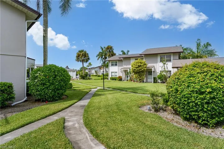 180  Cypress E WAY, Naples, FL 34110