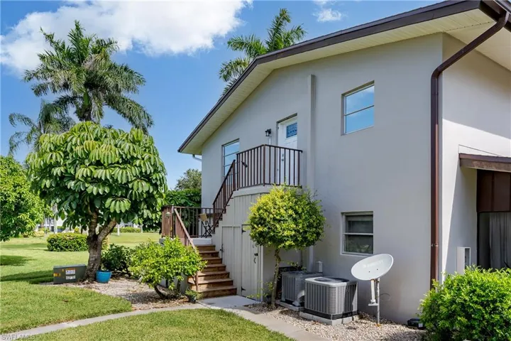 180  Cypress E WAY, Naples, FL 34110