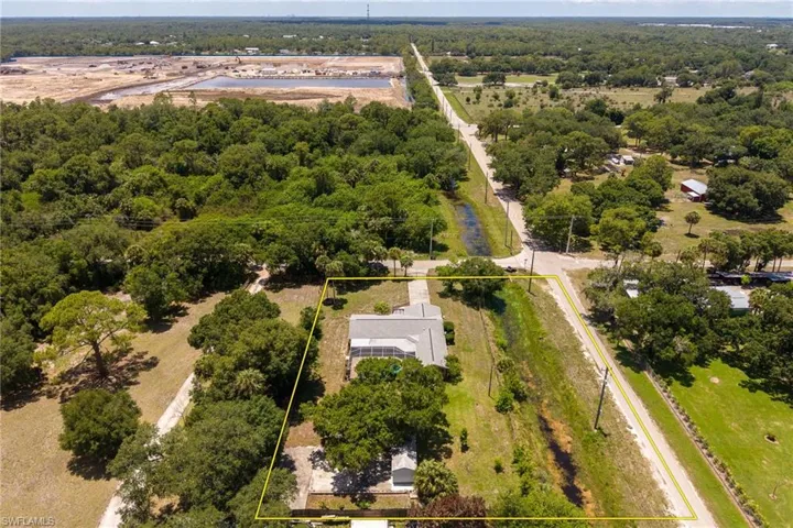 22031  Edwards  DR, Alva, FL 33920