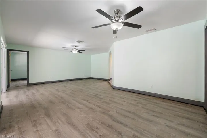 22031  Edwards  DR, Alva, FL 33920