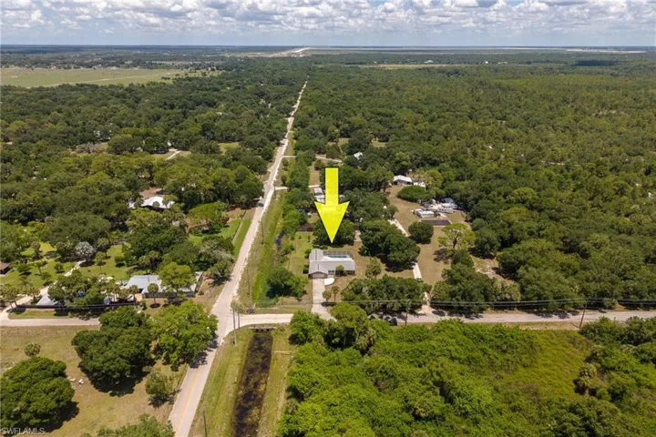 22031  Edwards  DR, Alva, FL 33920