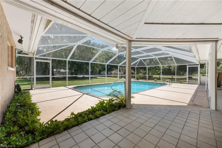 22031  Edwards  DR, Alva, FL 33920
