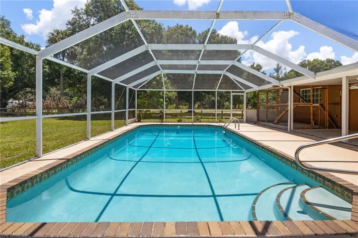 22031  Edwards  DR, Alva, FL 33920
