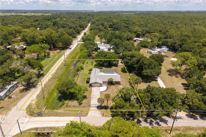 22031  Edwards  DR, Alva, FL 33920