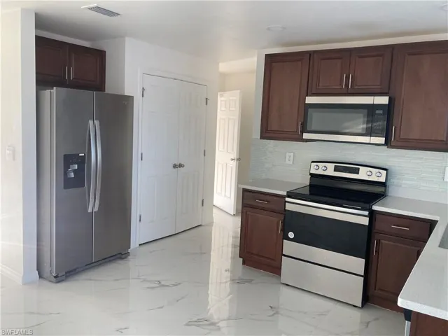 142  Plantation  DR, Labelle, FL 33935