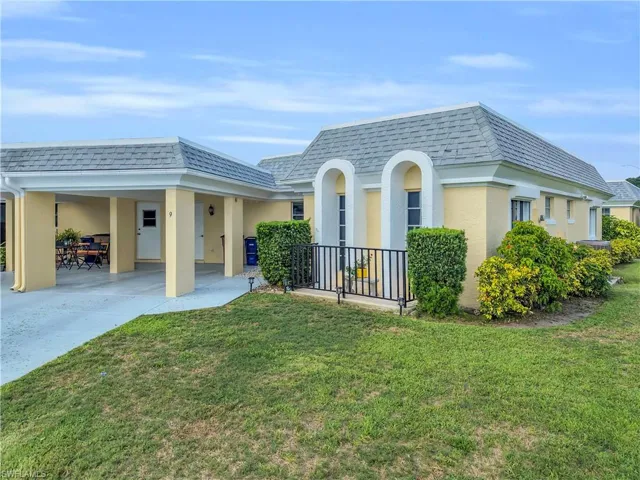 9 Regency Ct, Lehigh Acres, Florida 33936