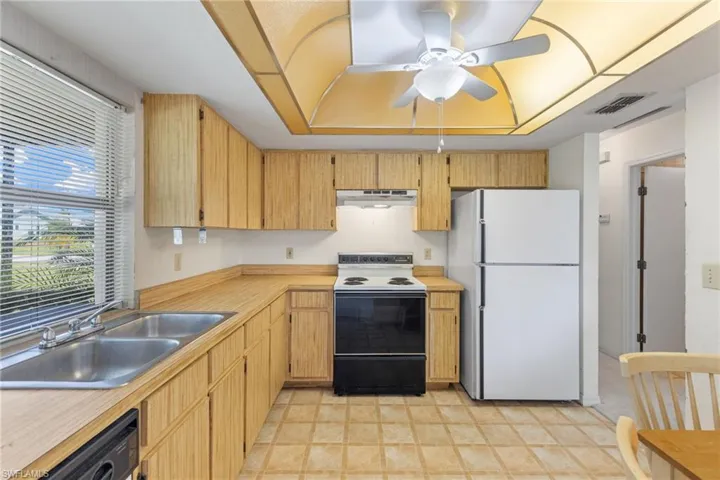 122 NE 20th PL, CAPE CORAL FL 33909