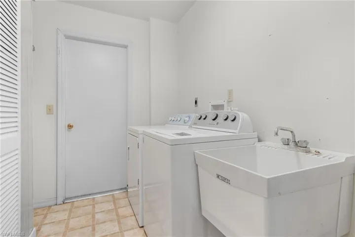 122 NE 20th PL, CAPE CORAL FL 33909