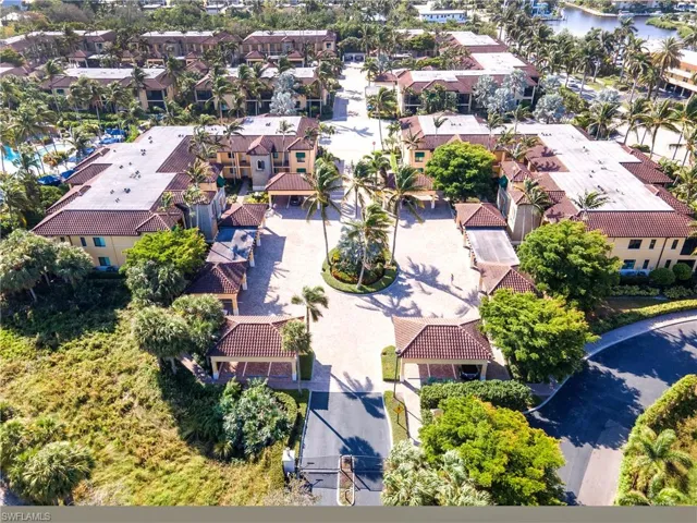 Entrance to Naples Bay Resort Cottages