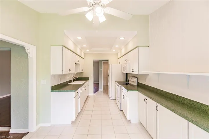 917 Charlemagne Blvd, Naples Fl 34112