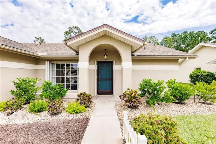917 Charlemagne Blvd, Naples Fl 34112