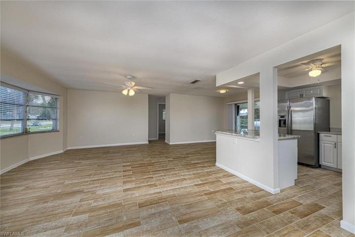 Entrance to Livingroom