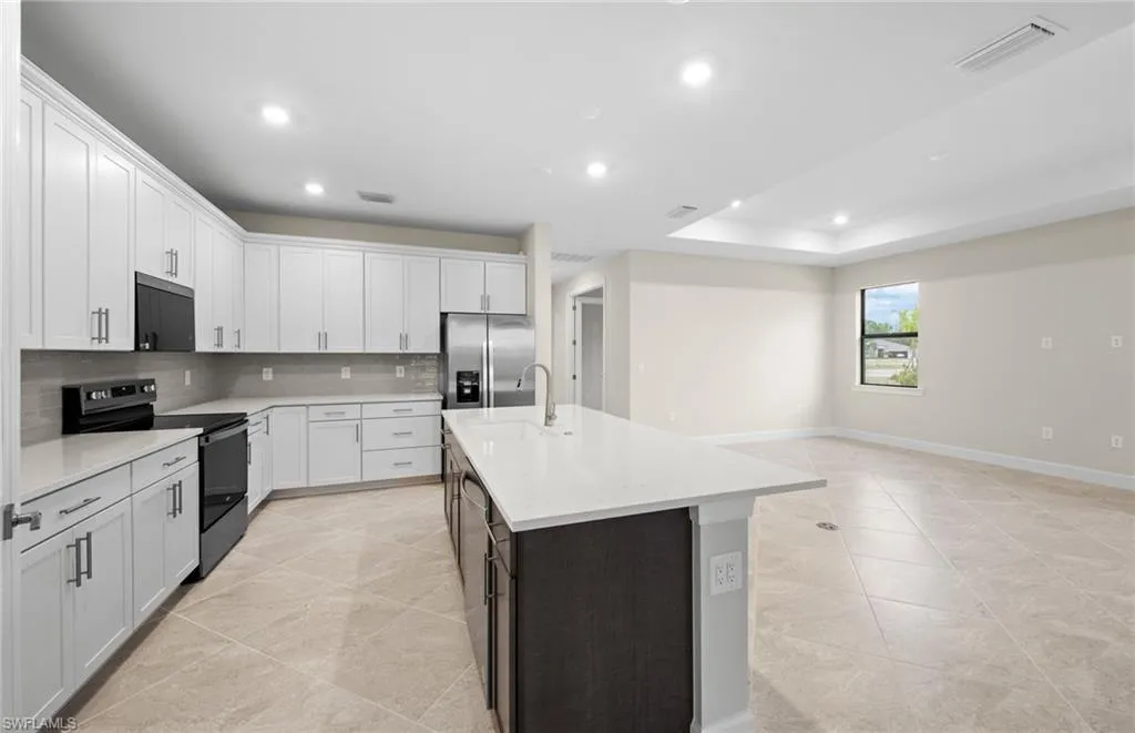 3056 Weston Manor DR, Alva, FL 33920,225028857