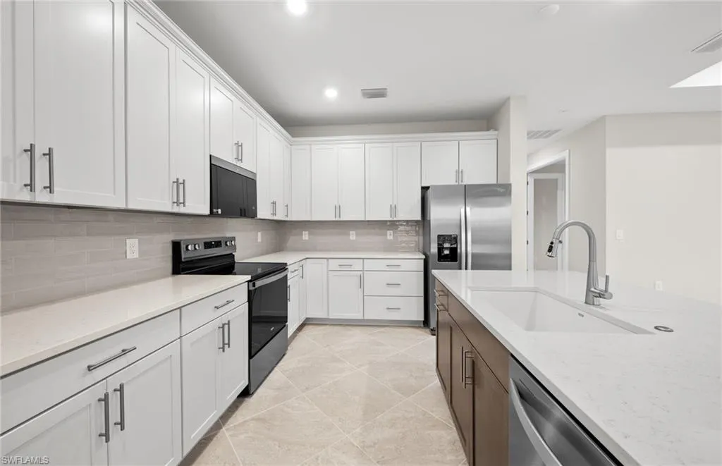 3056 Weston Manor DR, Alva, FL 33920,225028857