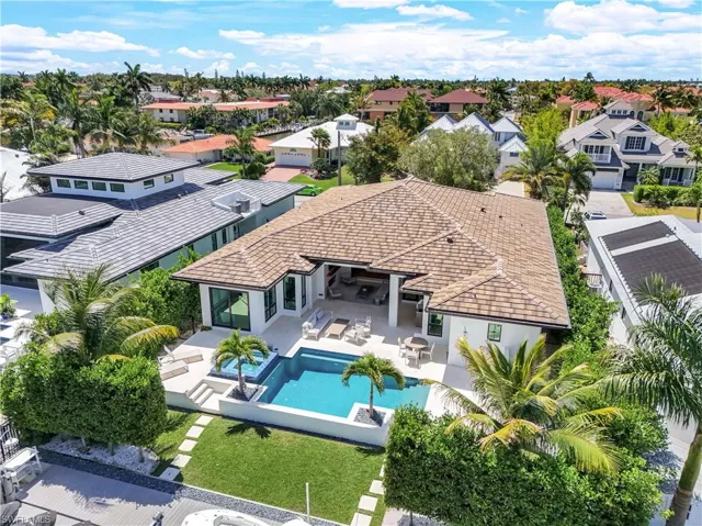 Birds eye view of property