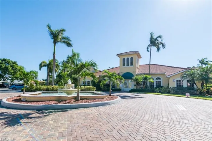4635  Saint Croix  LN, Naples, FL 34109