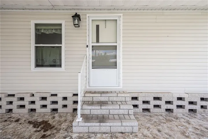 370 Nicklaus Blvd, North Fort Myers, Florida 33903