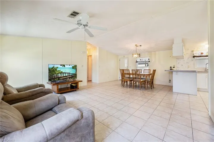370 Nicklaus Blvd, North Fort Myers, Florida 33903