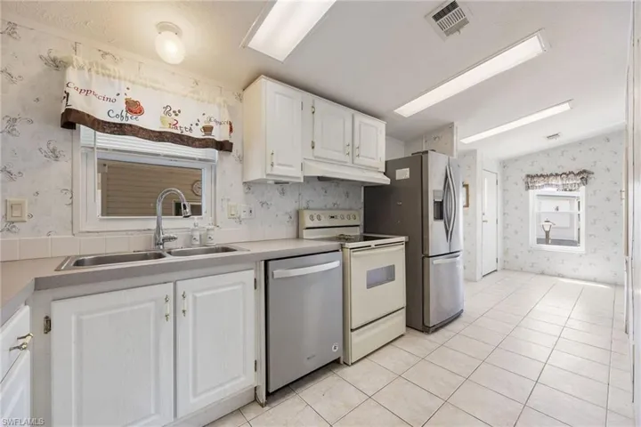 370 Nicklaus Blvd, North Fort Myers, Florida 33903