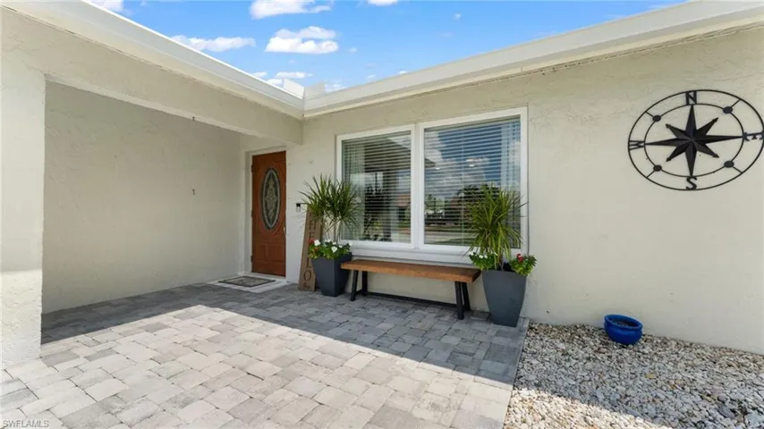 Entrance to property featuring a patio area