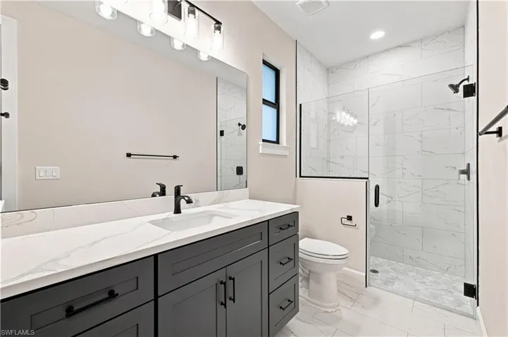 Suite Bathroom