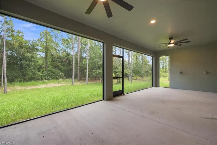 Screened in back lanai