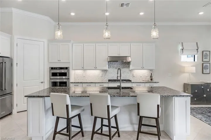 ELEGANT, CLEAN, WHITE, LIKE NEW