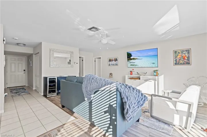 Living area with ceiling fan