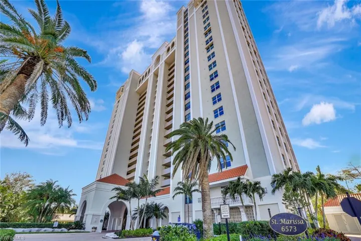 View of apartment building / complex