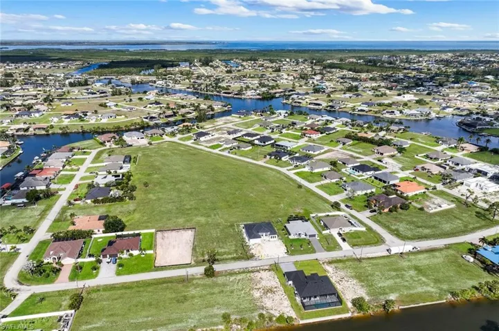 1925 Nw 34th Pl, Cape Coral, Florida 33993
