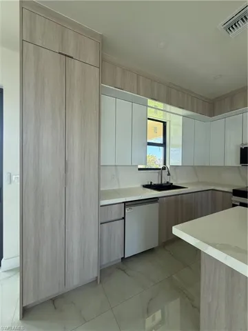 124 Se 2nd Ave, Cape Coral, Florida 33990