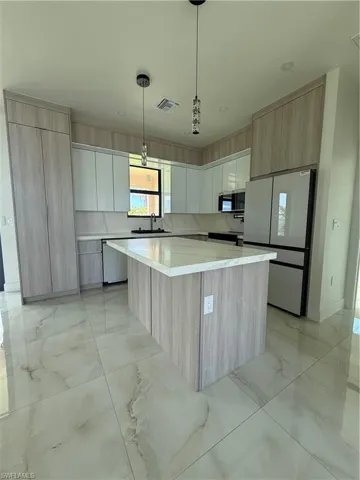 124 Se 2nd Ave, Cape Coral, Florida 33990