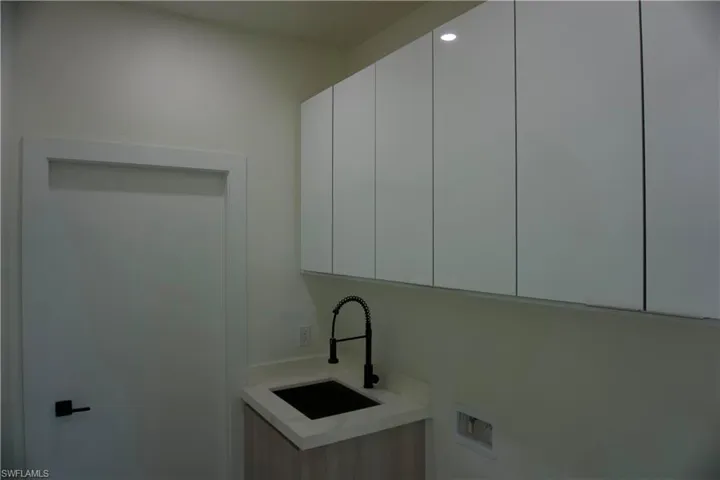 124 Se 2nd Ave, Cape Coral, Florida 33990
