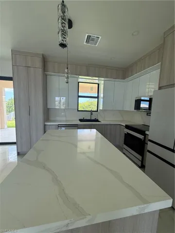 124 Se 2nd Ave, Cape Coral, Florida 33990