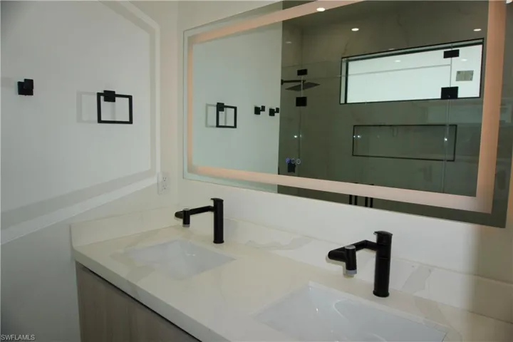 124 Se 2nd Ave, Cape Coral, Florida 33990