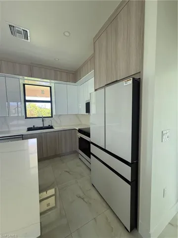 124 Se 2nd Ave, Cape Coral, Florida 33990