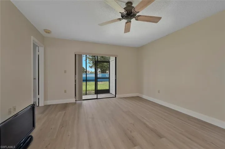 Unfurnished living room