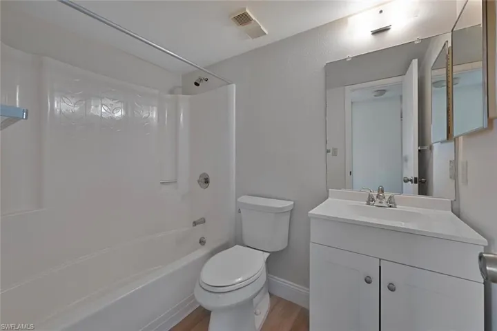 Guest bath - Full bath with tub / shower