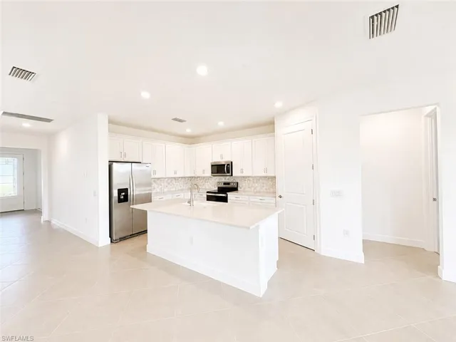3929 Hampton Cir, Alva, Florida 33920