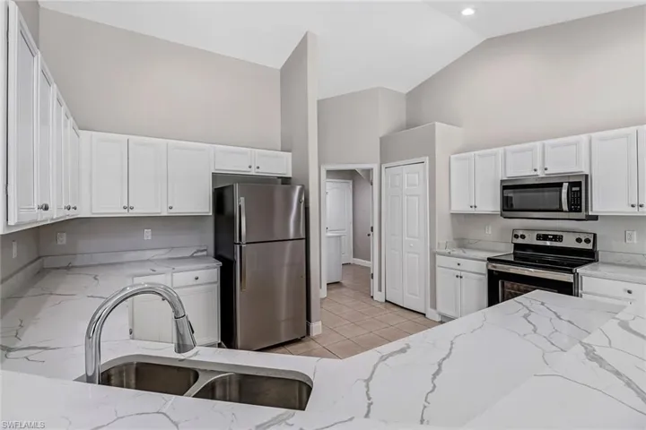 4490 10th St Ne, Naples, Florida 34120