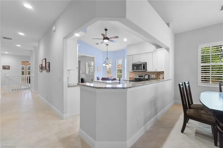 6414  Legacy  CIR, Naples, FL 34113