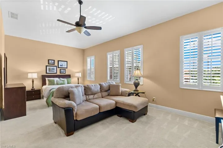 6414  Legacy  CIR, Naples, FL 34113
